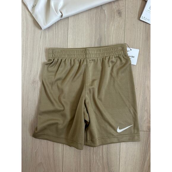 Nike Just Do It T-Shirt & Shorts Set Parachute Beige NWT Size 6 Boys - Picture 4 of 5